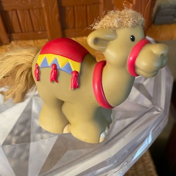 Fisher Price Nativity Musical House with Side Palm Trees and 2 Figures - Picture 9 of 12